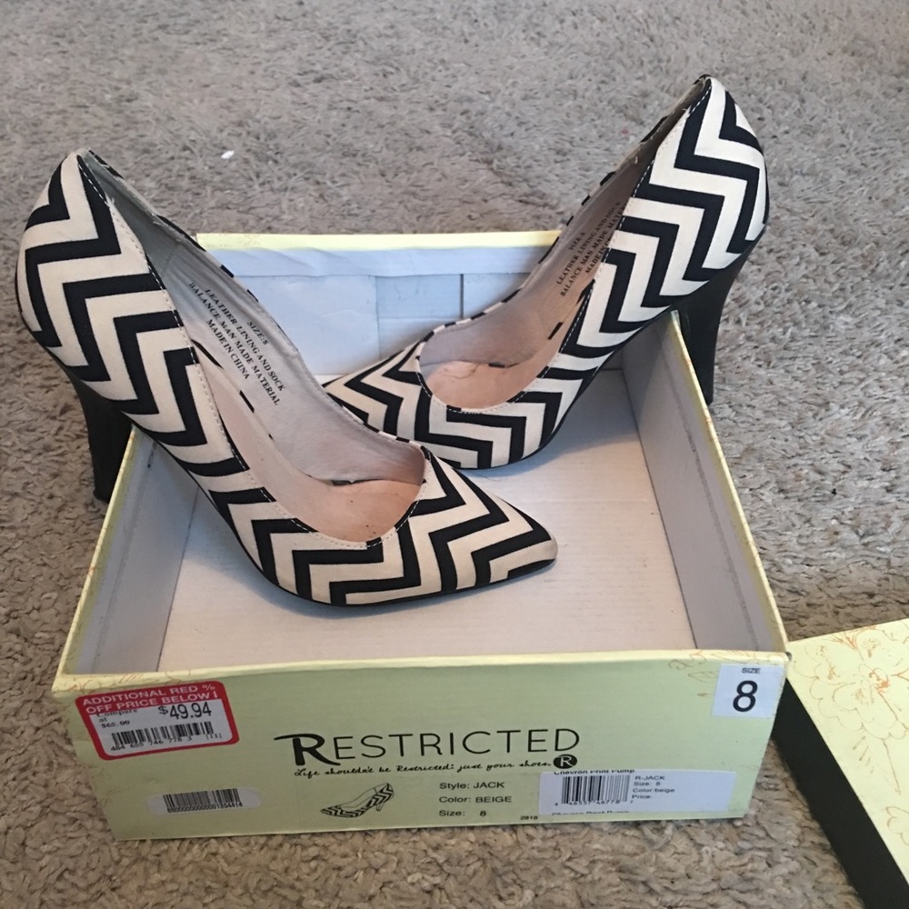 Beige & black striped Restricted heels size 8